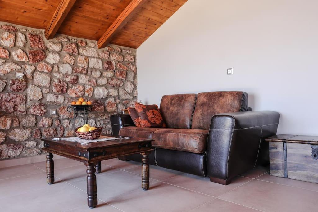 Petronas Land House 2 Villa Archangelos  Luaran gambar