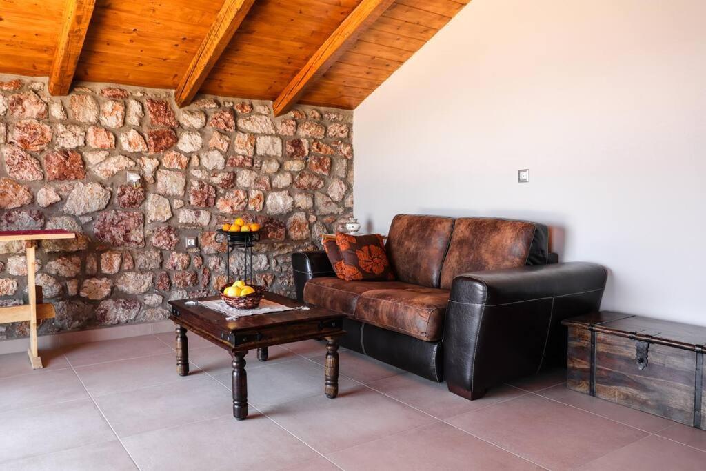 Petronas Land House 2 Villa Archangelos  Luaran gambar
